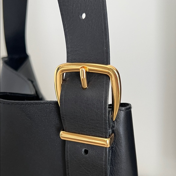 Like new!! Madewell the Essential Bucket Tote Leather Shoulder Bag - Picture 5 of 13